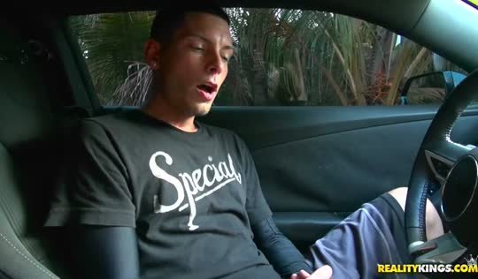 Специалист по грудастым мамочкам сделал свое дело