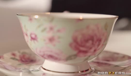 Бабу закрепили на дыбе - анальный бдсм для замужней тетки