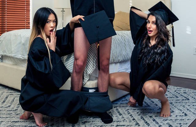 Две студентки на выпускном делают родному брату королевский минет