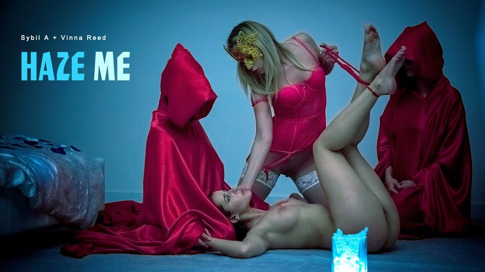 Элитный клуб извращенцев прописывает новую телочку