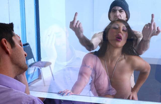 Замужняя азиатка мутит измену в одежде с высоким хуястым любовником