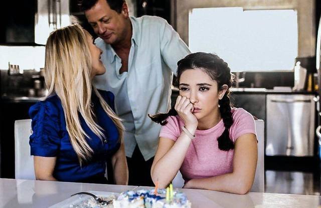 Шикарная телочка сосет хер своего отца и лижет киску матери