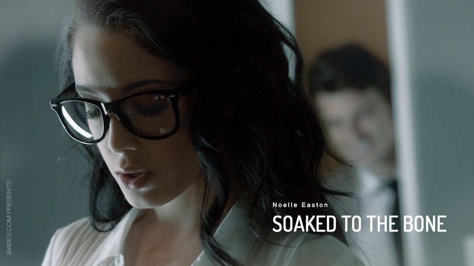 Сотрудница промокла под дождём, а в офисе коллега обогрел и трахнул