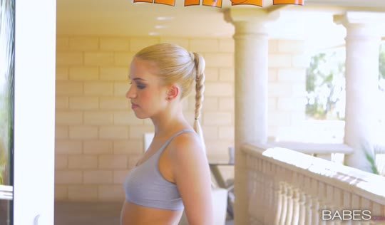 Красотка Дана и ее мама в грязной групповухе на даче