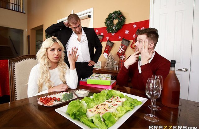 Брутальный батя отодрал свою молодую дочурку в жопу и заправил туда сперму