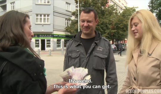 Молодая чешская парочка подзаработала денег и поучаствовала в свингер пати